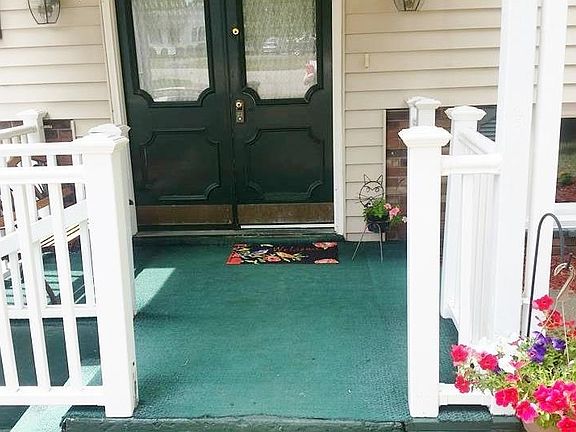 3rd image of 14752 Cedarwood Ct