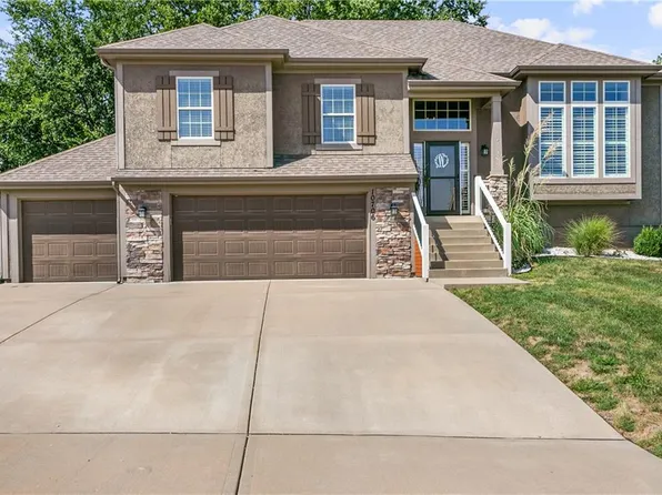10706 N Tracy Ave, Kansas City, MO 64155