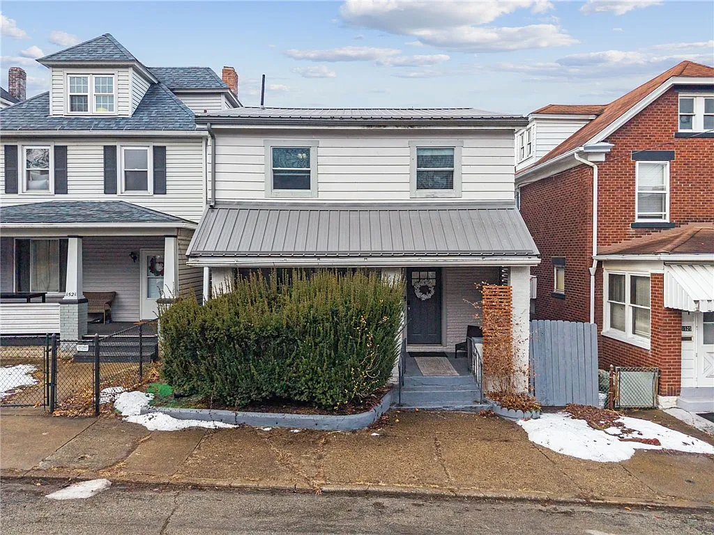 1523 Victoria Ave photo 1