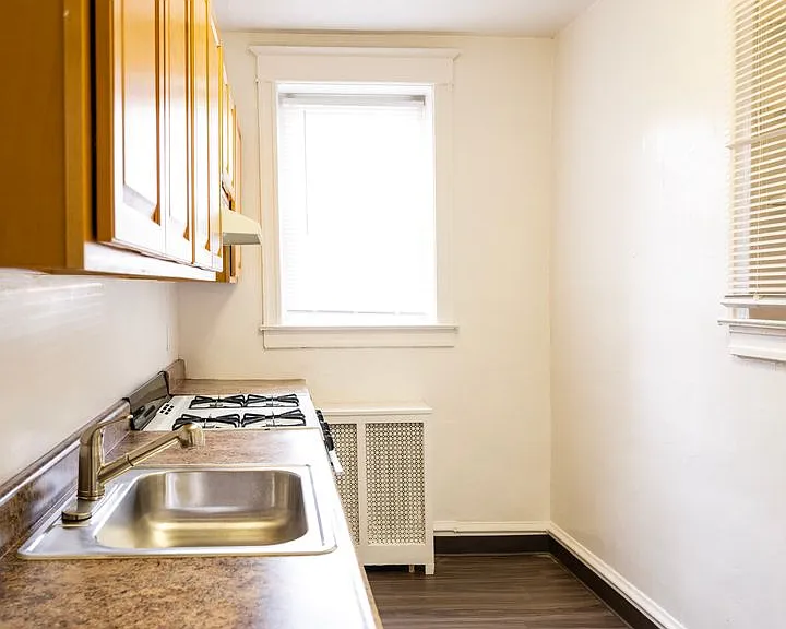 Upsal Gardens Apartments- Beautiful historical building with breathtaking charm! — Photo 23