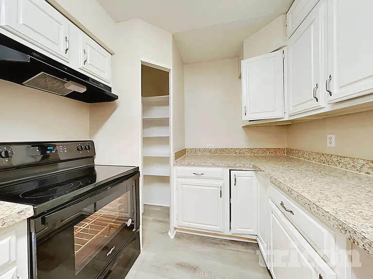 711 Darnel Dr — Photo 6