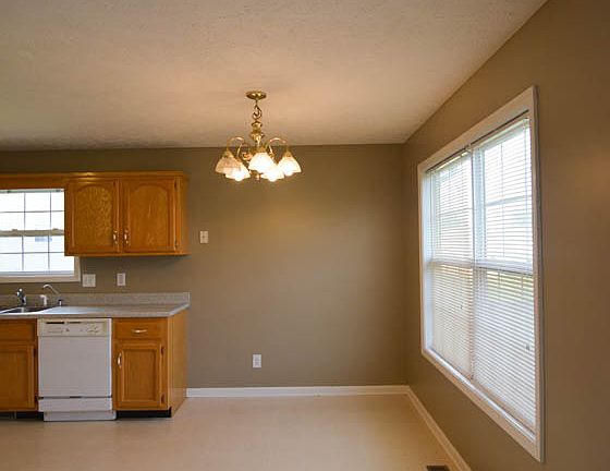5th image of 4013 New Grange Ct