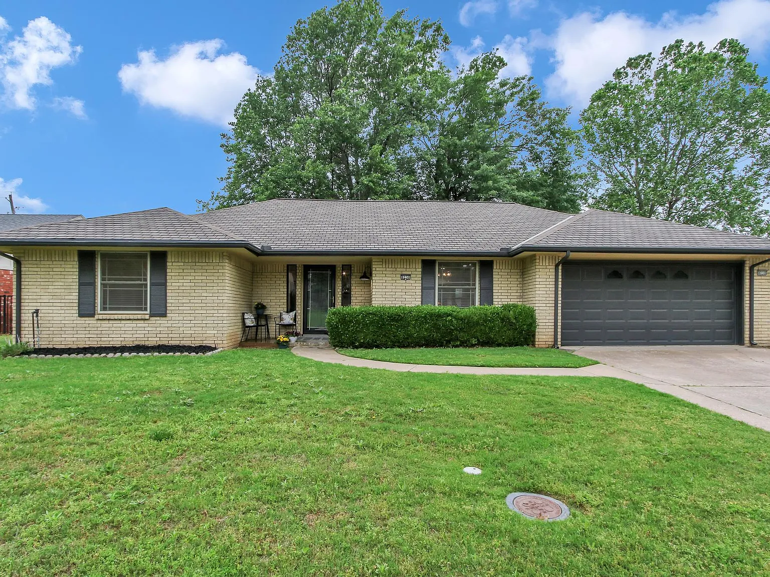 3 bed, 2.5 bath, 1950 sqft, $4,800 — Photo 1