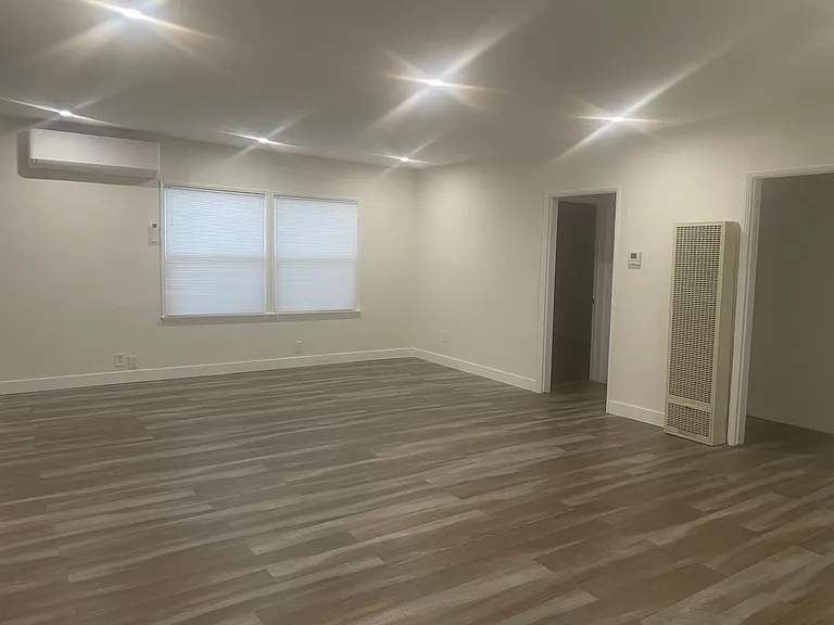 14000 Oxnard St — Photo 7
