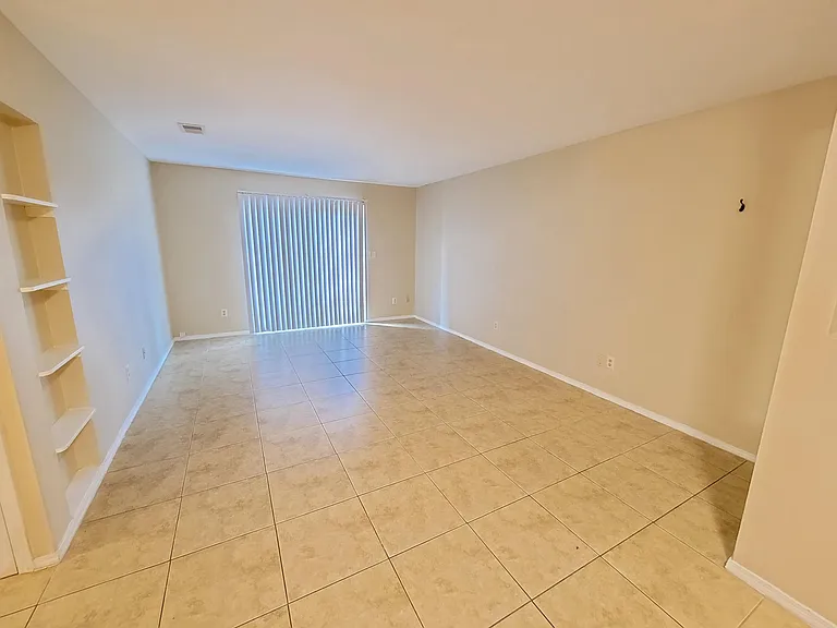 1614 Greenbriar Pkwy #4 — Photo 1