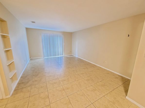 1614 Green Briar Pkwy APT 4