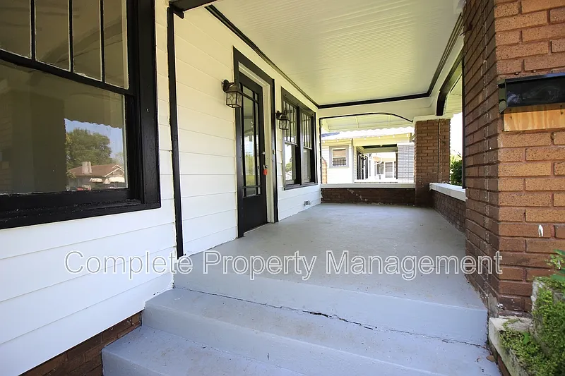 4 bed, 2.0 bath, 1420 sqft, $1,200 — Photo 2