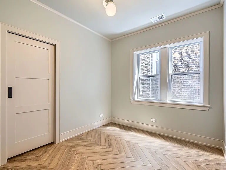 2704 W Argyle St #G — Photo 15