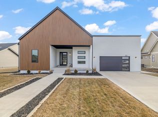 320 36th St, Cumming, IA 50061