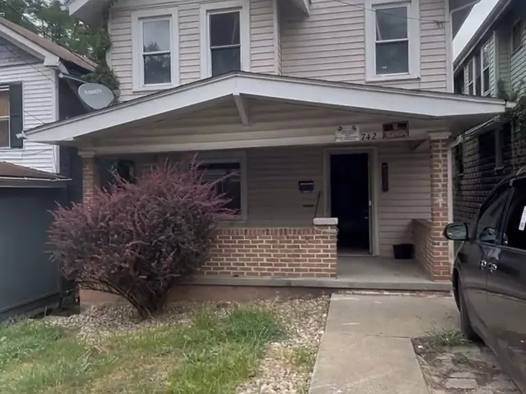 742 Kendall Ave — Photo 1