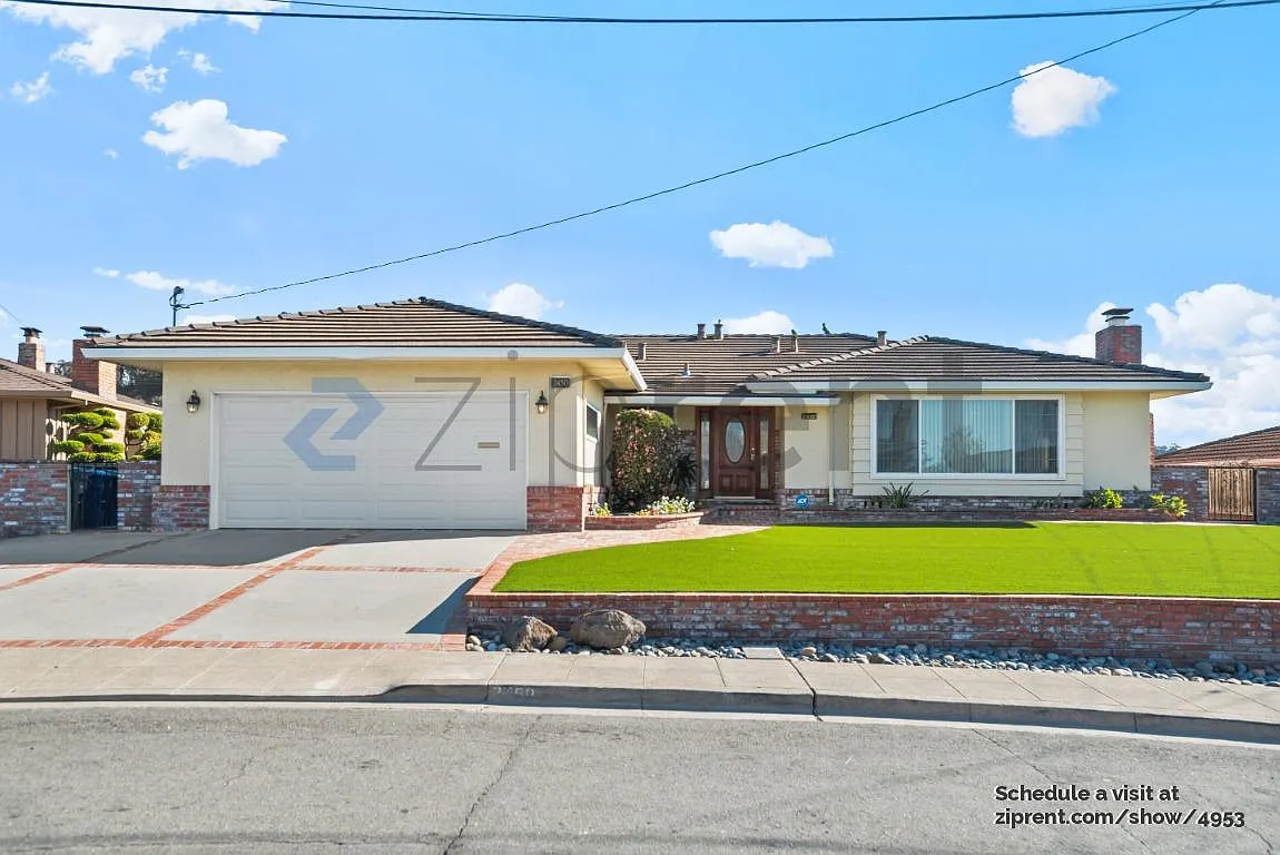 2450 Harborview Dr photo 1