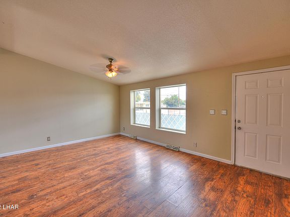 5th image of 227 E Bluewater Dr