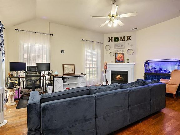 3rd image of 7160 Windmill Pl N
