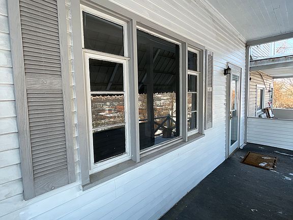 2nd image of 3112 Josephine St S