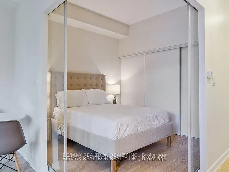 17 Dundonald St #306 — Photo 3