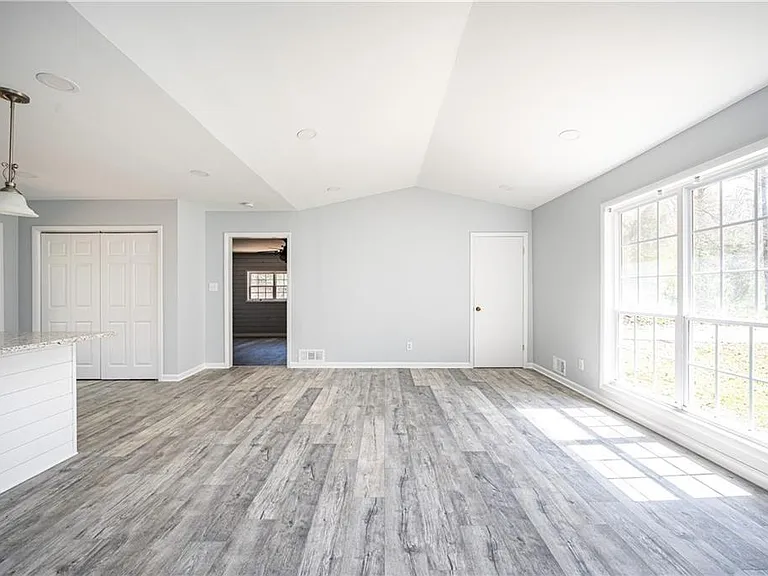 405 Concord Woods Dr SE — Photo 5