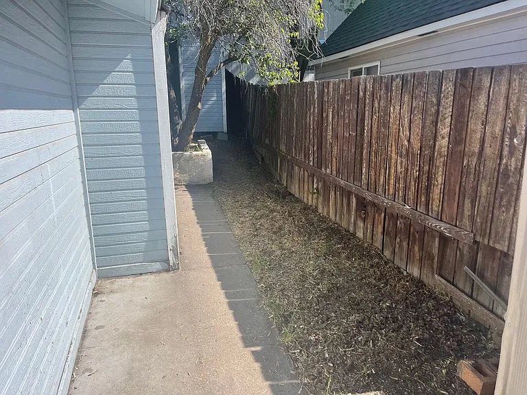 313 E Lowell St — Photo 6