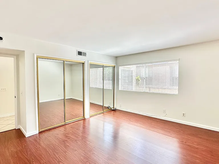 309 Ivy Ter — Photo 15