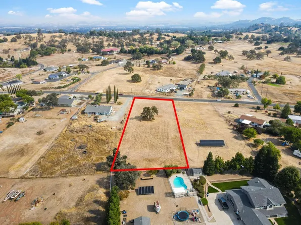3100 Village Dr, Ione, CA 95640