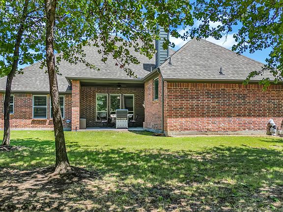 4th image of 330 Timbers Cir