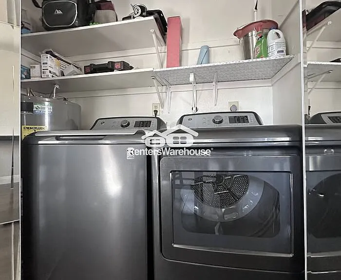 310 W Pontiac Dr #8 — Photo 15