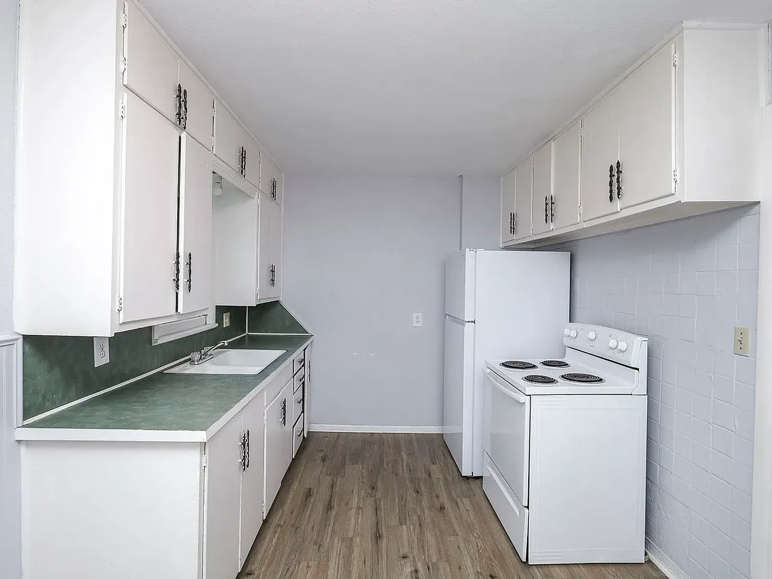 2620 North Poplar St - 1 — Photo 2