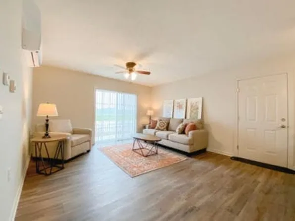 8-1030 E 29th St #3, Fremont, NE 68025