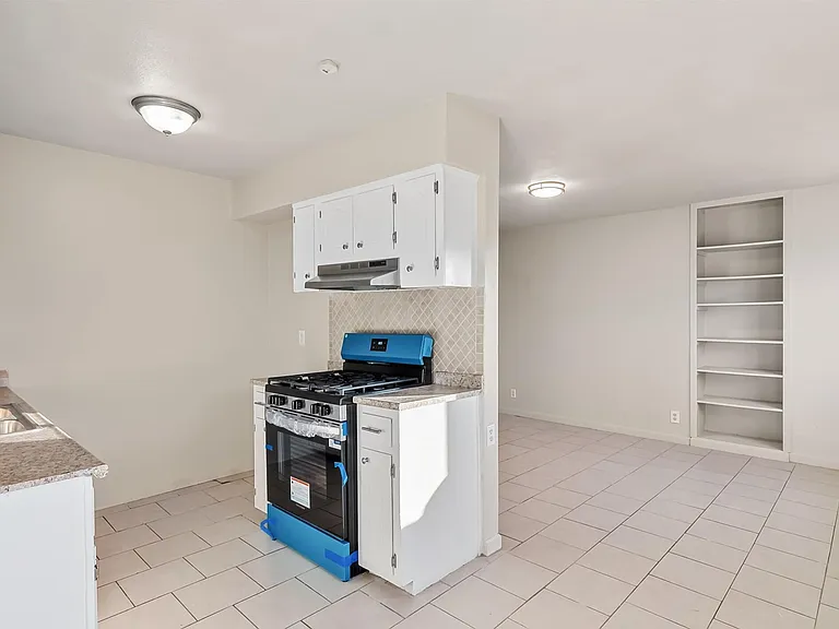 513 Gilmore Way — Photo 8