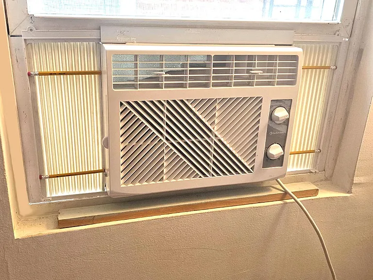 Air Conditioner (Mounted and dismounted seasonally)
