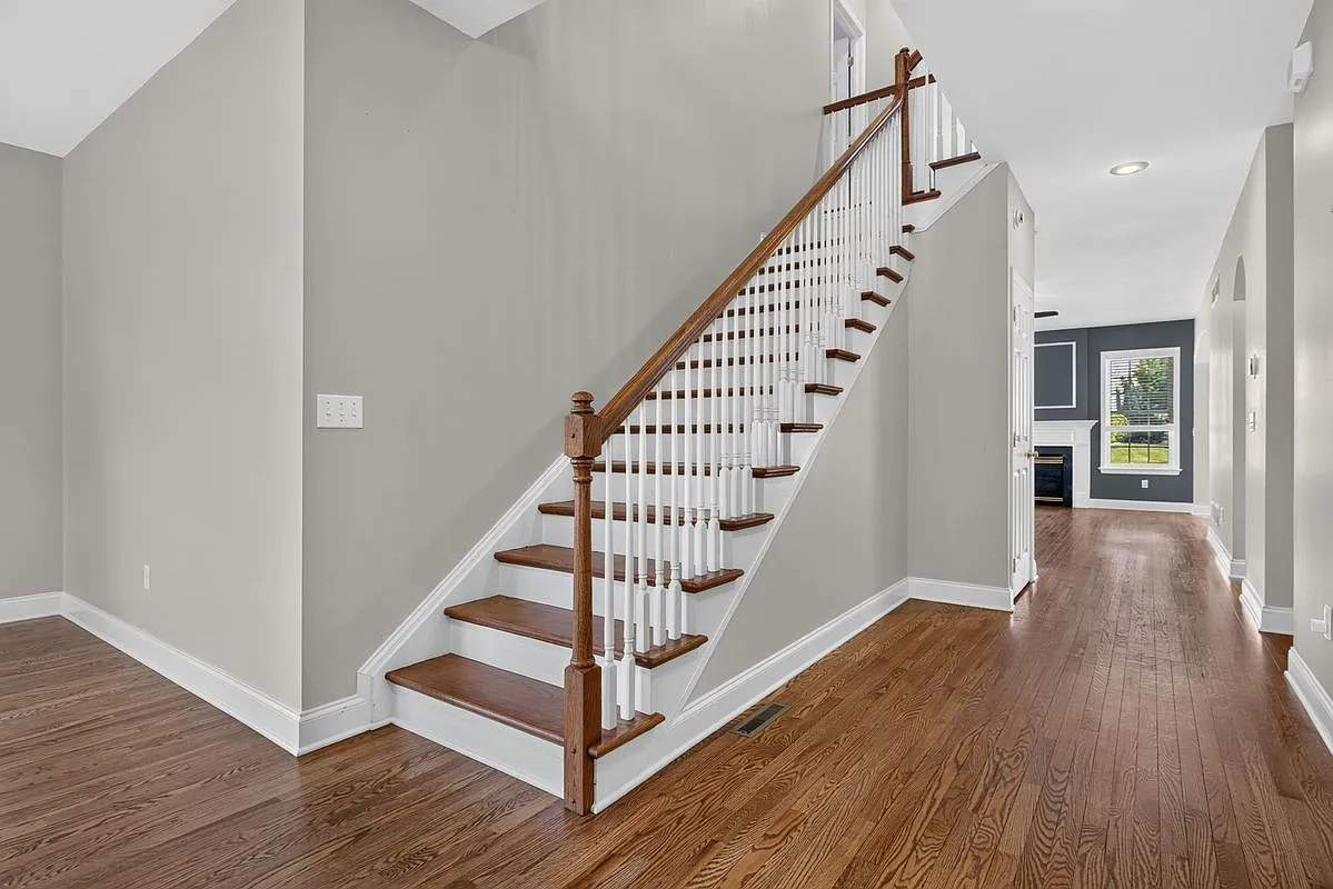5 bed, 4.5 bath, 4128 sqft, $3,800 — Photo 4