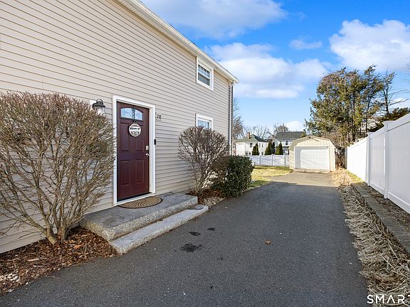 4th image of 28 Woodmere Road