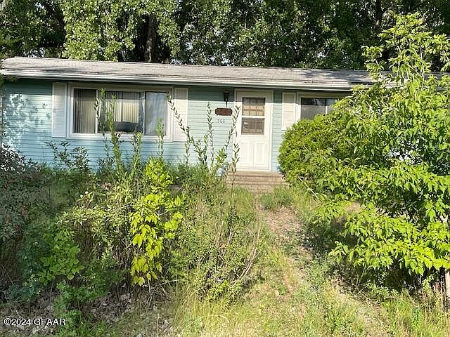 2nd image of 300 6th St