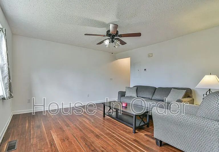 580 Fairview Rd #B — Photo 7