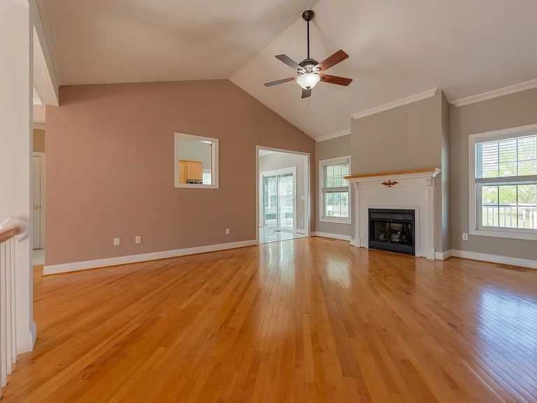 1701 Stratford View Dr — Photo 4