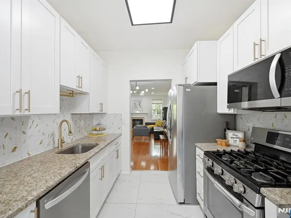 214 Swathmore Dr #2015, Nutley, NJ 07110