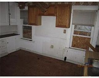 2nd image of 10 1/2 Langdon St