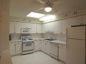 3rd image of 3940 W Bryn Mawr Ave APT 510