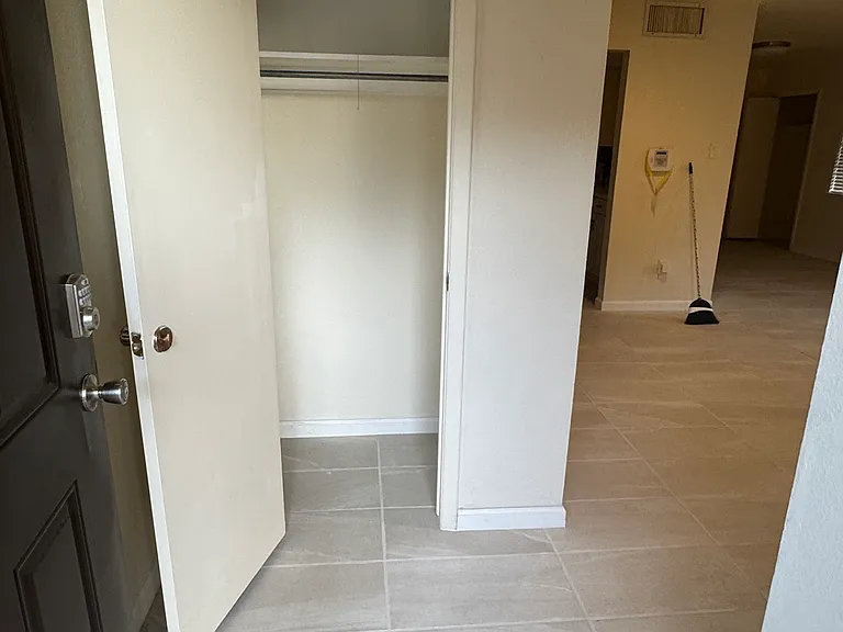 901 Country Club Dr SE — Photo 6