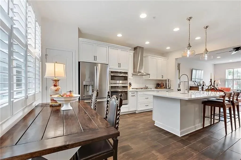 3 bed, 2.5 bath, 1567 sqft, $4,000 — Photo 3