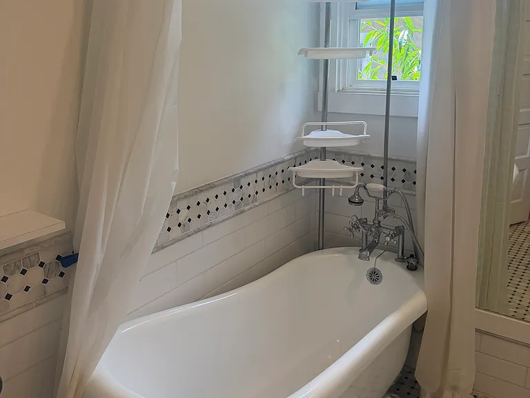 2335 Chapala St — Photo 15