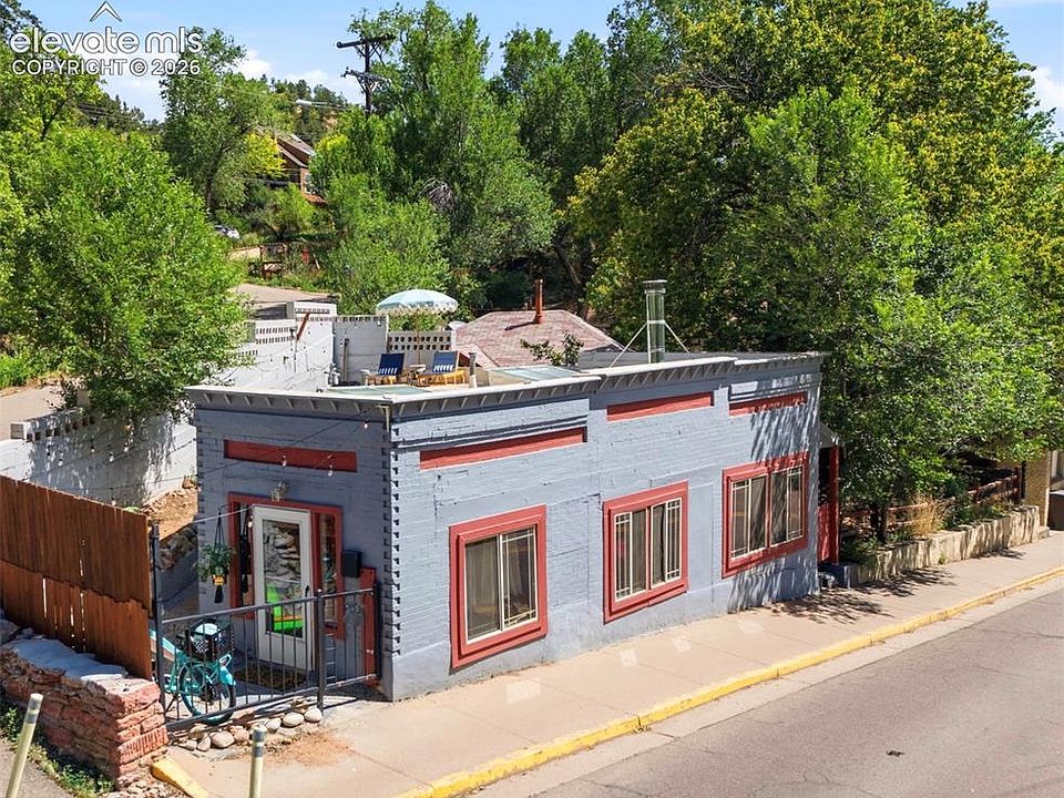 1st image of 370 Ruxton Ave