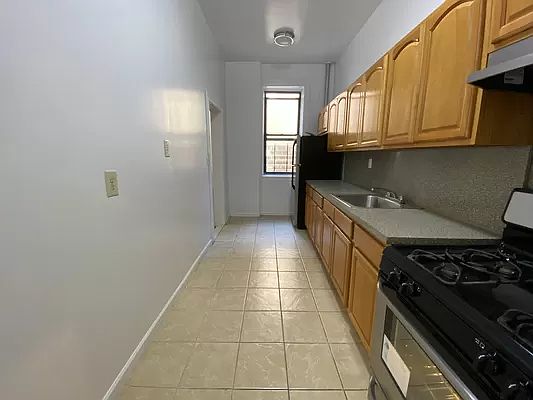 3rd image of 150 Crown St APT A12