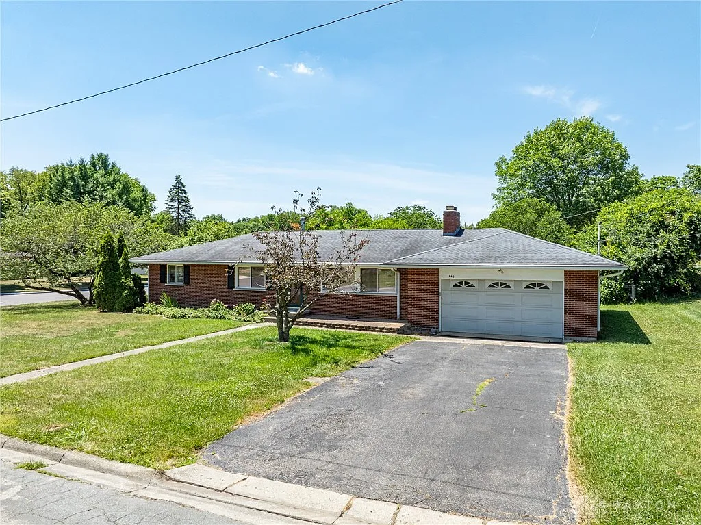449 Crestview Dr photo 1