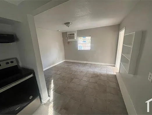 2 bed, 700 sqft, $1,200 — Photo 2
