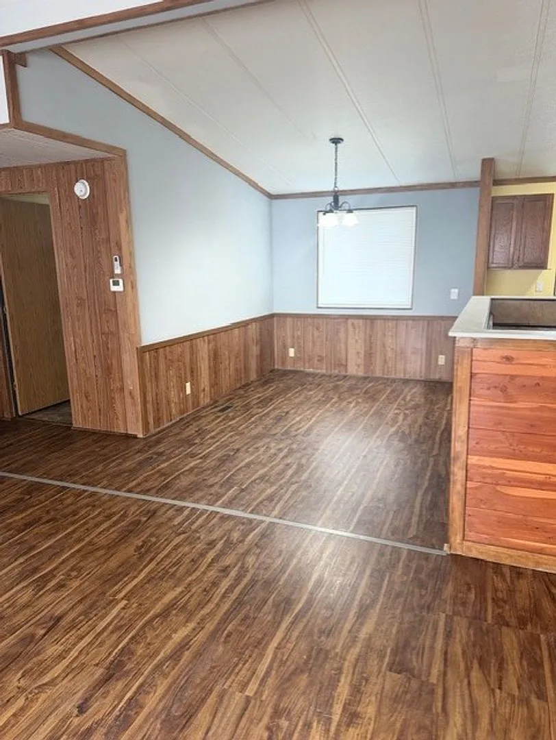 3 Bed 2 Bath House — Photo 4