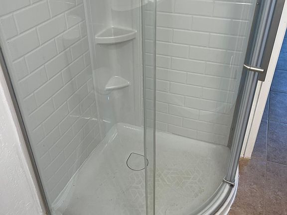 4th image of 213 Sharon Way