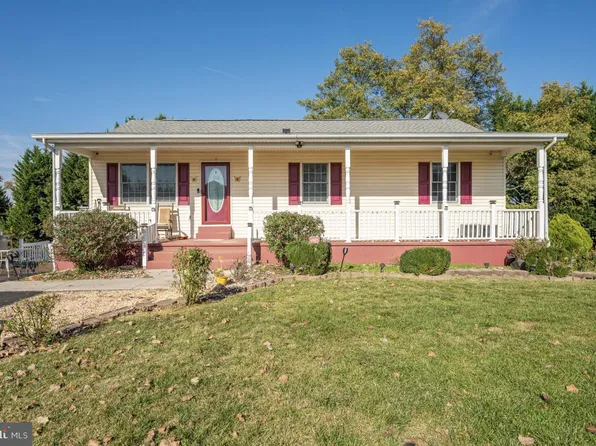 96 Minister Dr, Martinsburg, WV 25404