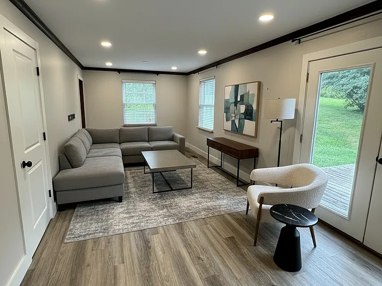 1301 Sharon Rd — Photo 5