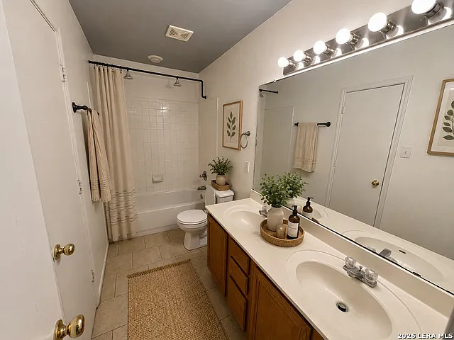 47 Latrobe Post — Photo 10