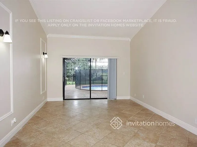 7002 NW 38th St — Photo 4